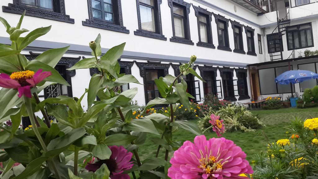 Hotel Heranya Катманду Экстерьер фото