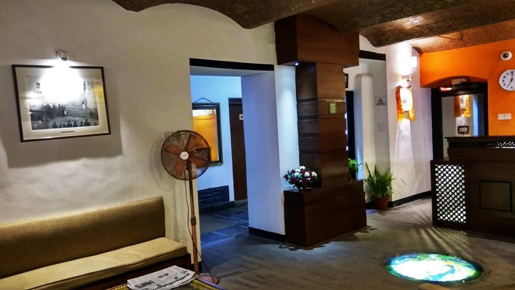 Hotel Heranya Катманду Экстерьер фото