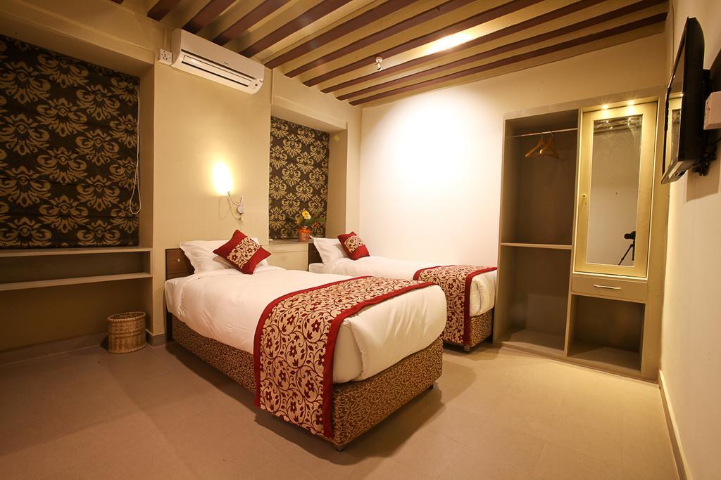 Hotel Heranya Катманду Экстерьер фото