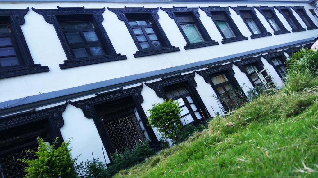 Hotel Heranya Катманду Экстерьер фото
