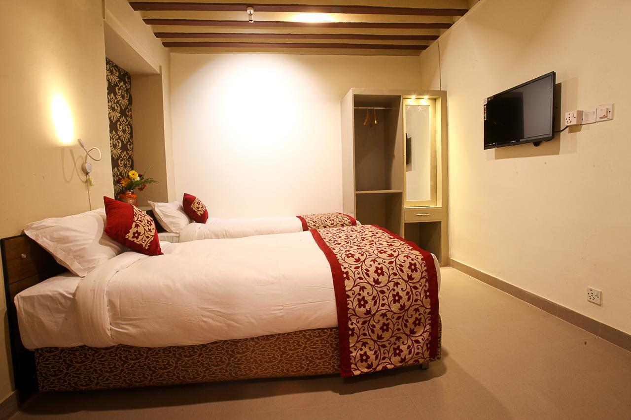 Hotel Heranya Катманду Экстерьер фото