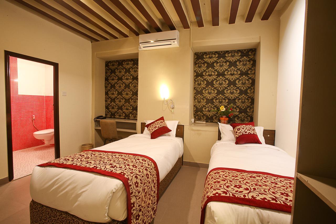 Hotel Heranya Катманду Экстерьер фото