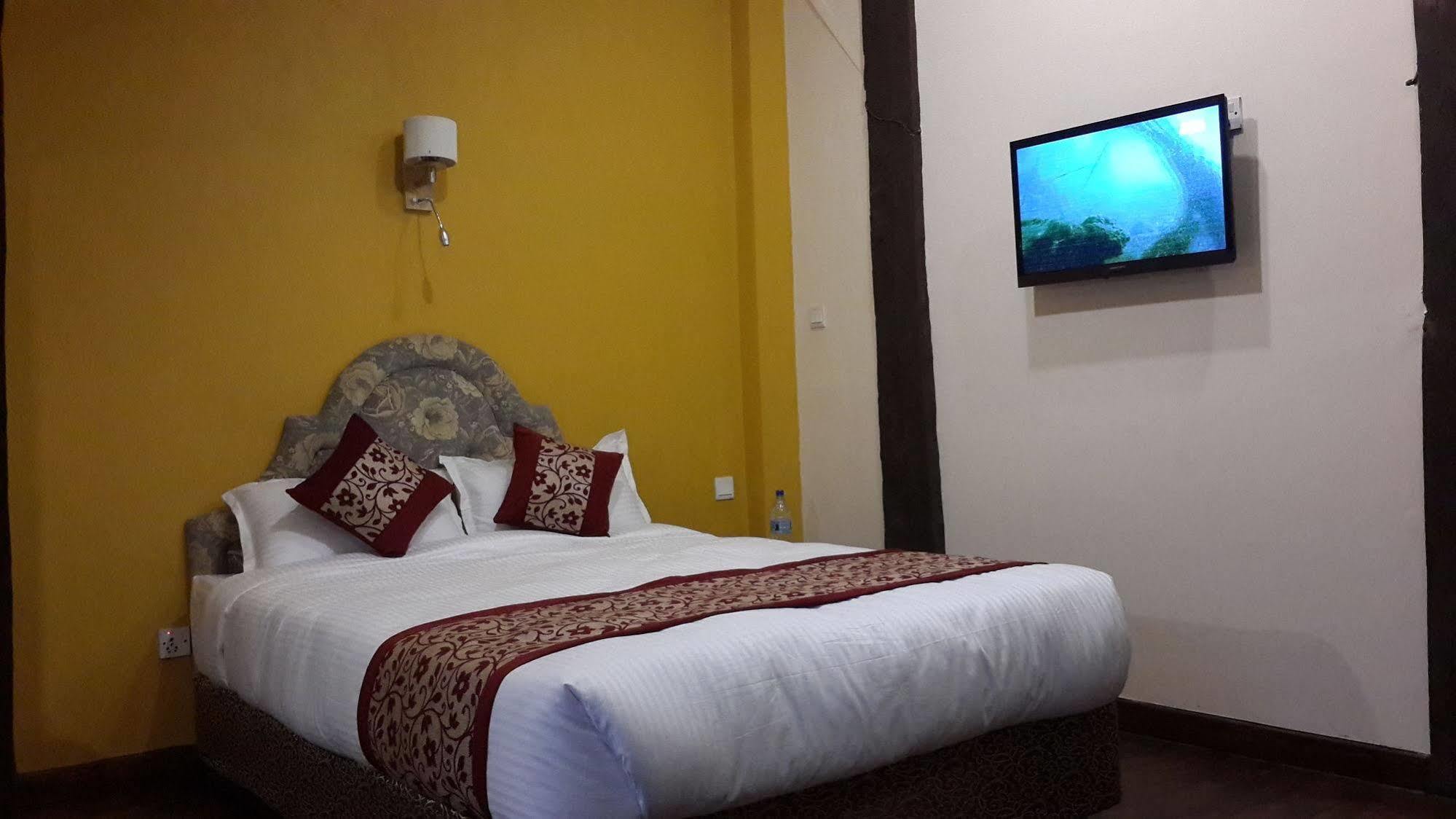 Hotel Heranya Катманду Экстерьер фото