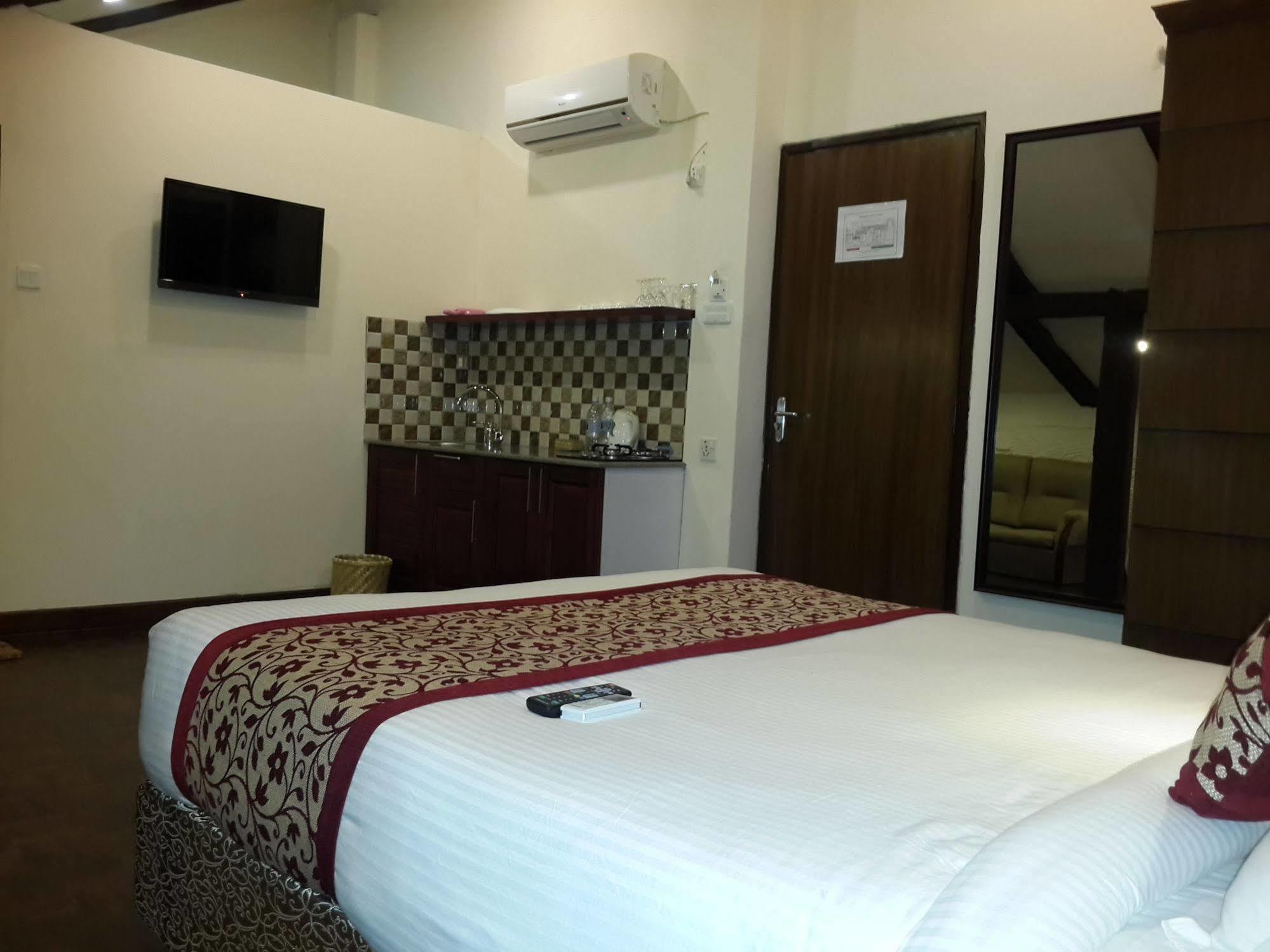 Hotel Heranya Катманду Экстерьер фото