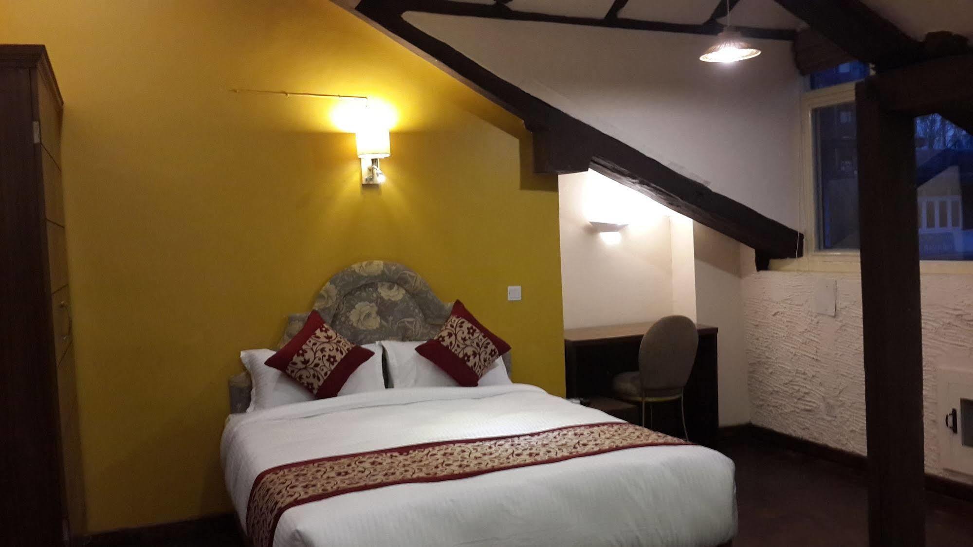 Hotel Heranya Катманду Экстерьер фото